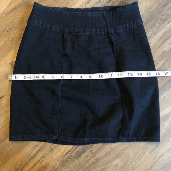 7 For All Mankind Soft Stretchy Skirt (XS) - Picture 7 of 8